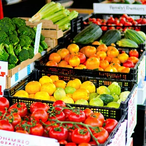 Urban Professional Photography: Urban farmers market scene