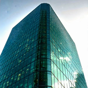 Urban Unreal Engine: Glass Office Tower With Reflective Glass With Tall Building