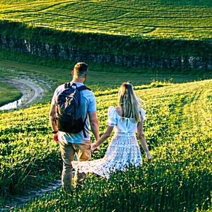 Lifestyle Drone Photography: Couple enjoying outdoor recreation